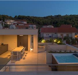 4 Bedroom Luxury Villa with Heated Pool and boat mooring, Ciovo near Trogir – Sleeps 8
